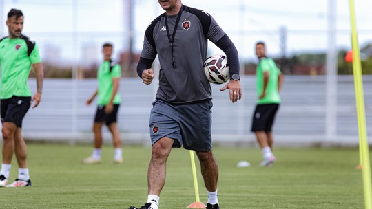 Bernardo Franco aponta evolução coletiva e mira força máxima do Botafogo-PB na estreia no Estadual