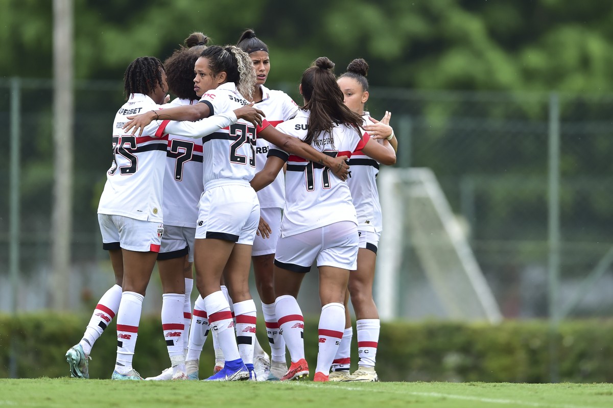 confronto direto entre São Paulo e Bragantino no Brasileirão Feminino