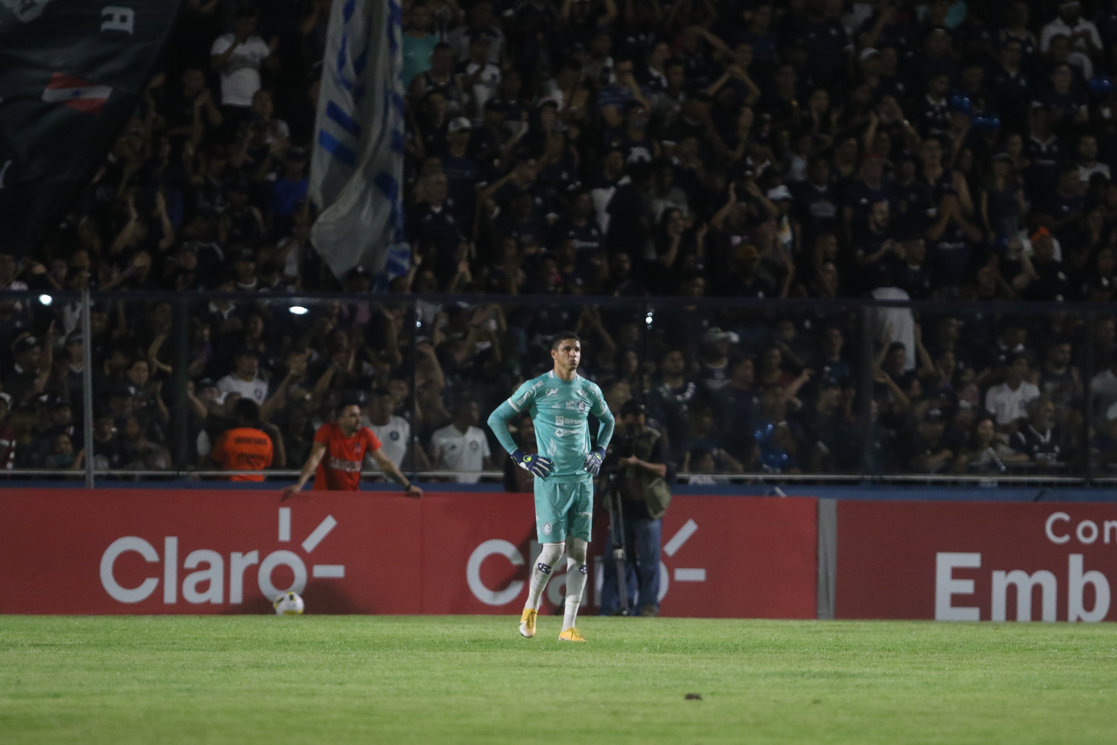 Vinícius fica feliz por ser ídolo de Ruan, goleiro da base do Remo ...