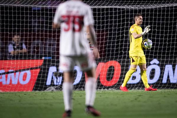 Rafael Cabral evita desespero com situação do Cruzeiro e cita jogo a menos: Só dependemos de nós