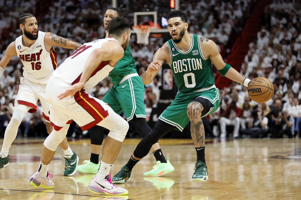 NBA: técnico dos Celtics se defende após 'deixar' a equipe perder - Quinto  Quarto
