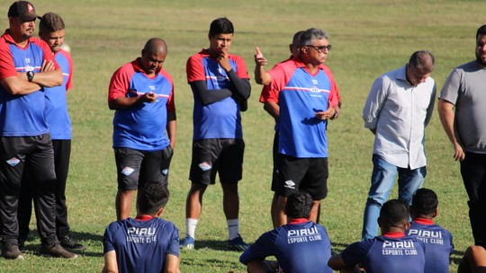 Piauí apresenta técnico Flávio Araújo e atacante, ex-Cruzeiro, para Série B do Piauiensebet games app2024