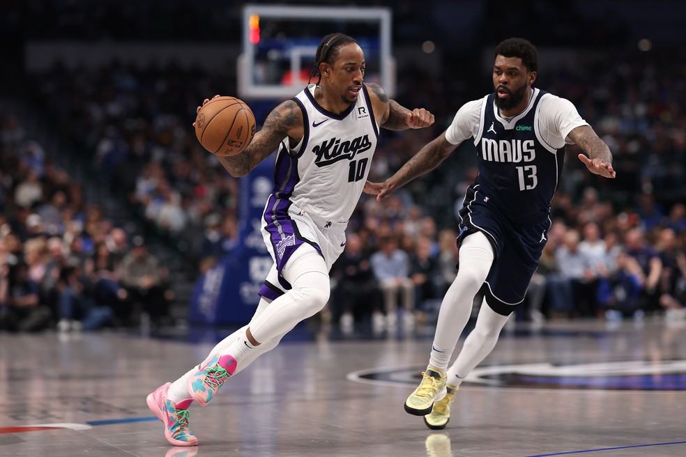 Sacramento Kings e Dallas Mavericks duelam no play-in do Oeste — Foto: Sam Hodde/Getty Images