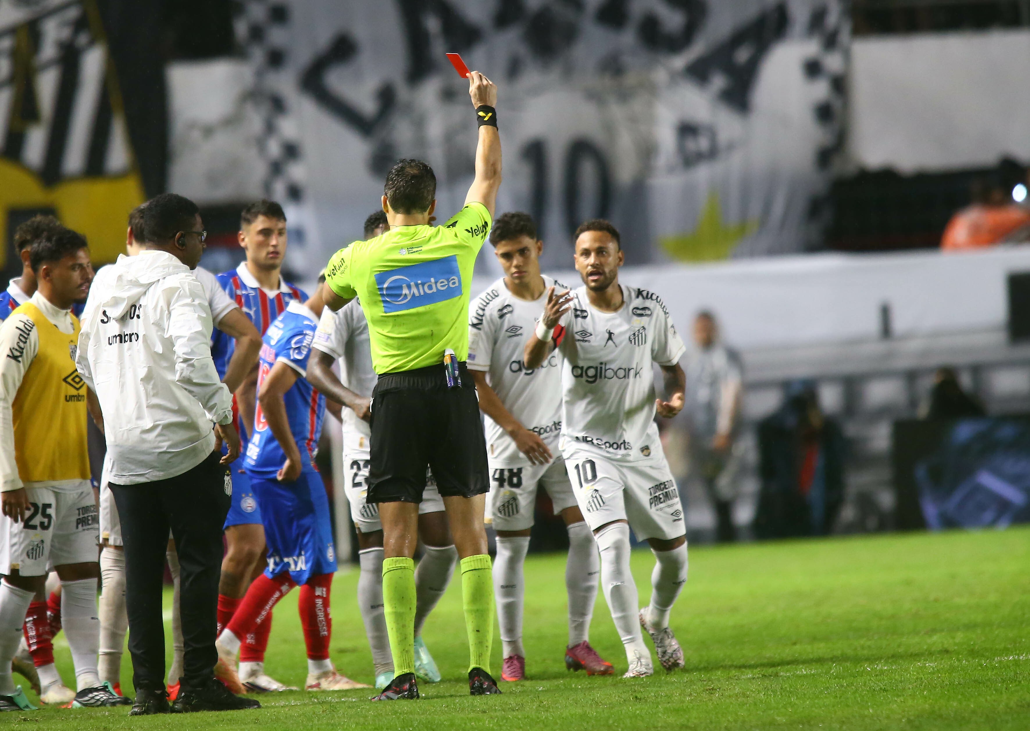 Image accompanying Cartola 2026: veja suspensos, lesionados e escalações prováveis da rodada #33 do Brasileirão, from ge