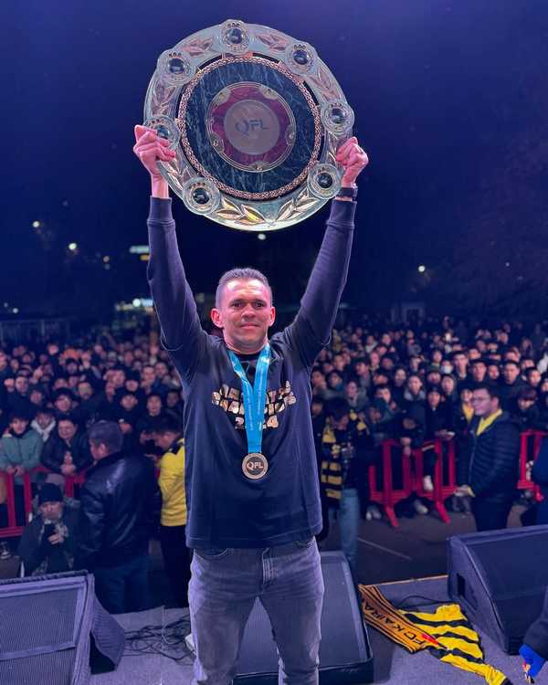Atacante brasileiro é campeão e artilheiro na liga do Cazaquistão: