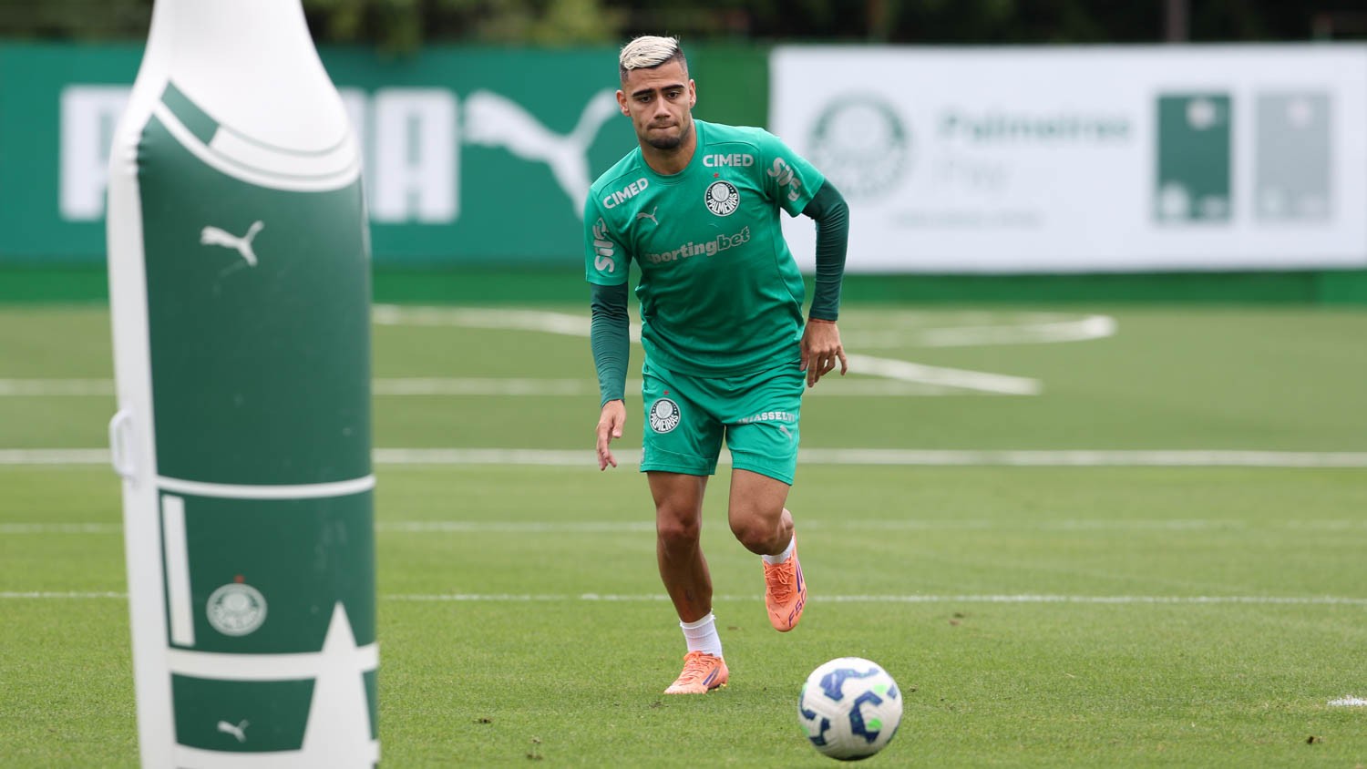 Weverton reforça equipe no Palmeiras, que intensifica preparação para duelo decisivo contra o Vitória