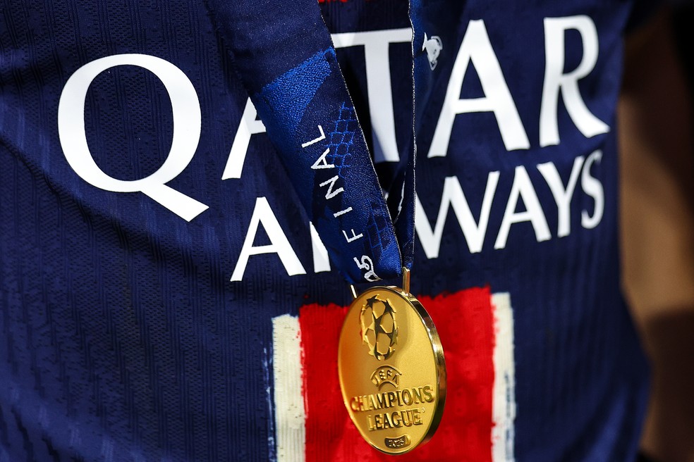 Companhias aéreas como a Qatar Airways investem pesado no patrocínio a clubes da Europa — Foto: Getty Images