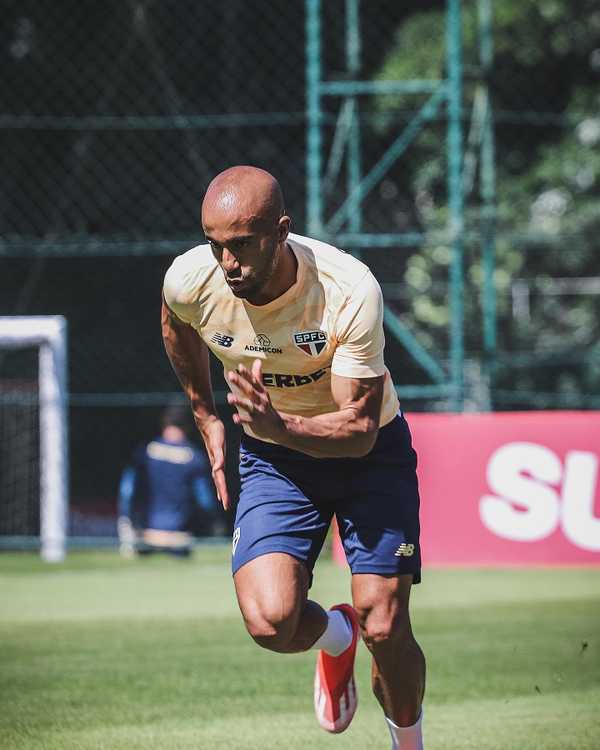 São Paulo viaja ao Chile sem Lucas, mas pode ter Welington contra Fluminense.