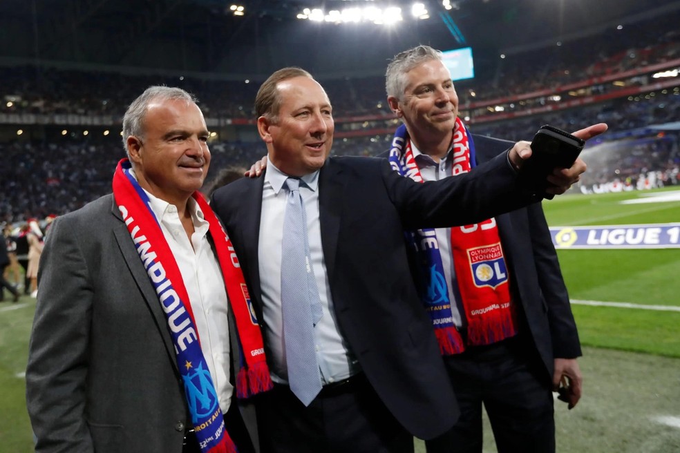 John Textor com JP Conte (esquerda) e Mark Affolter (direita) — Foto: Imago