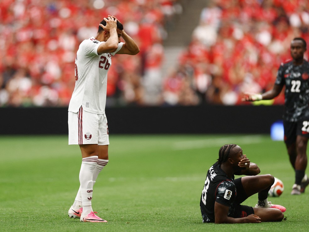 Manai se impressiona com lesão de Kone — Foto: Reuters