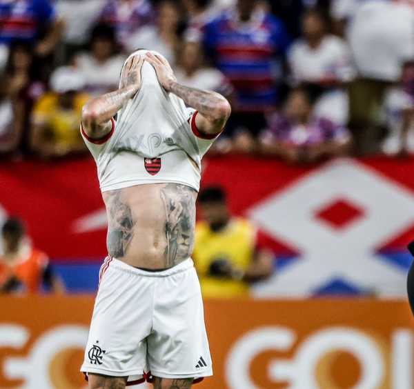 Léo Pereira descarta título e destaca postura inspirada no Flamengo para reta final.