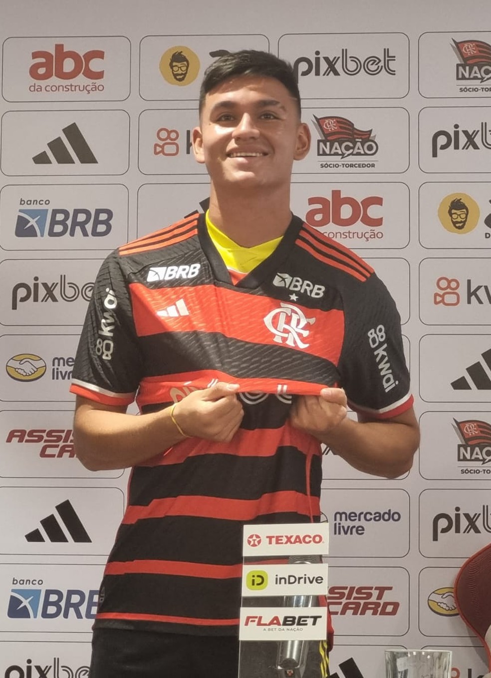 Alcaraz em sua apresentação no Flamengo — Foto: Thiago Lima