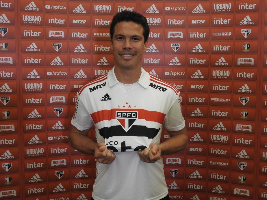 Hernanes apresentado e diz