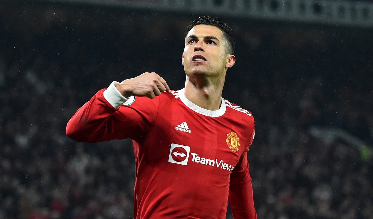 Cristiano Ronaldo salva, e United busca empate com Chelsea no