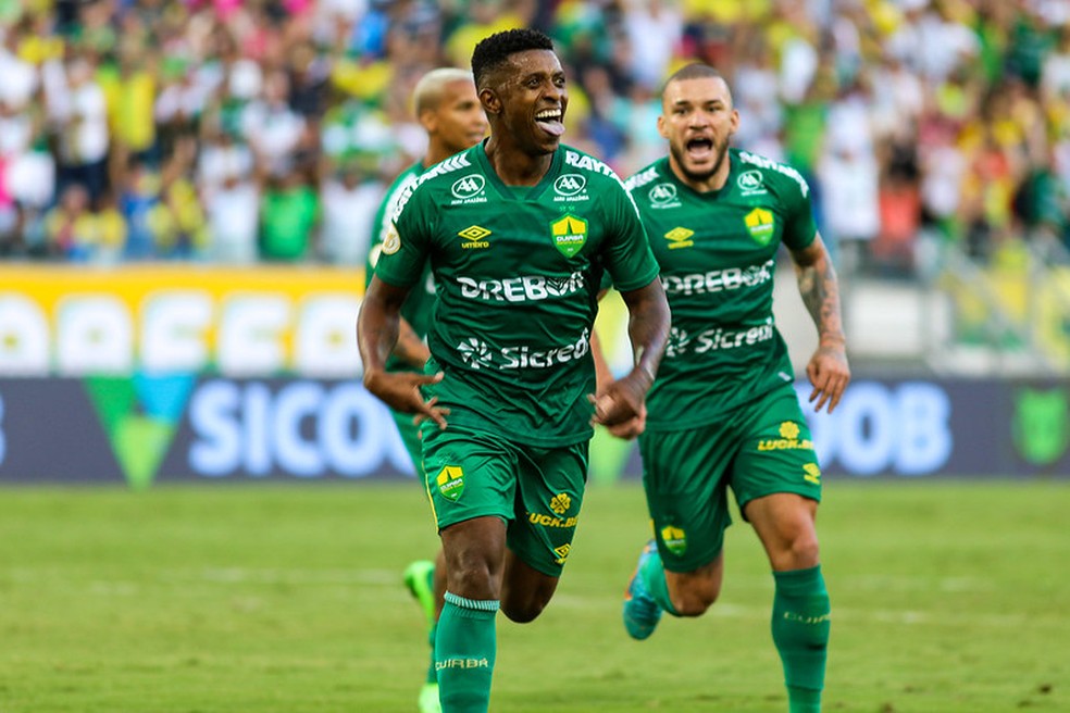 Jonathan Cafu comemora gol do Cuiabá contra o Palmeiras — Foto: AssCom Dourado