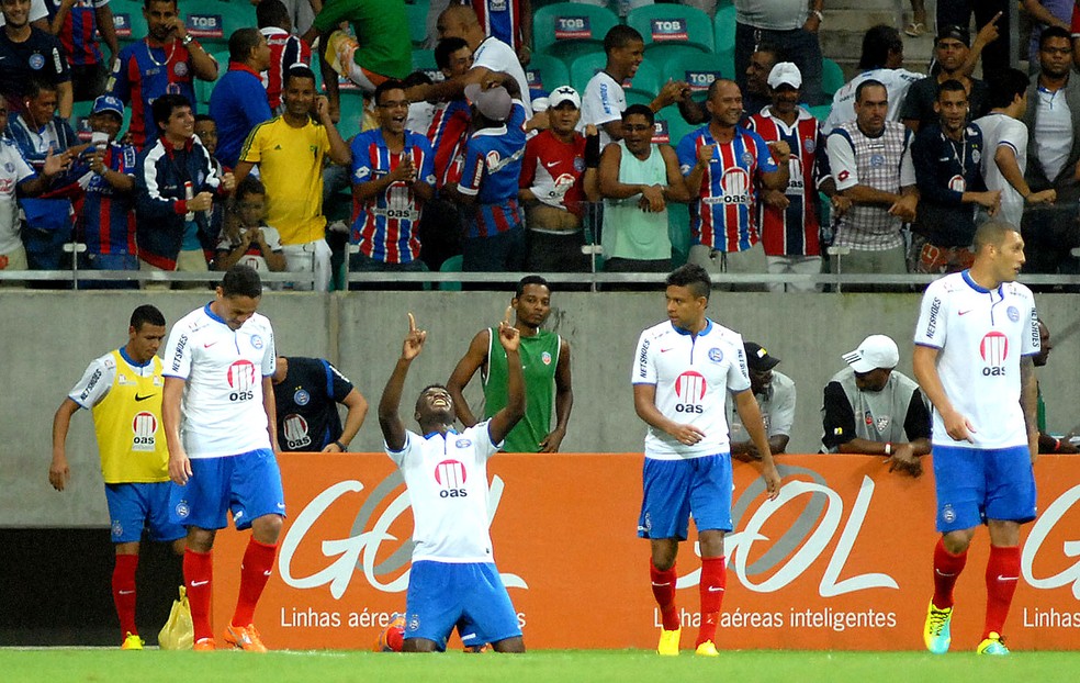Feijão comemora gol do Bahia contra Internacional, o milésimo do clube em Campeonato Brasileiro