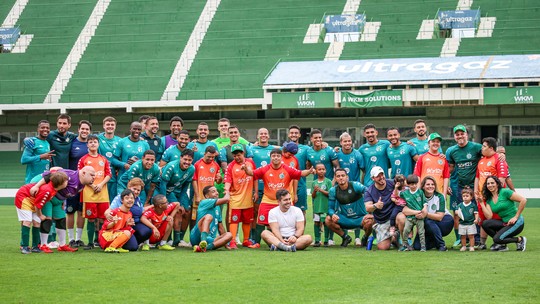 Treino do Guarani tem presença dos atletas do futsal down do clube