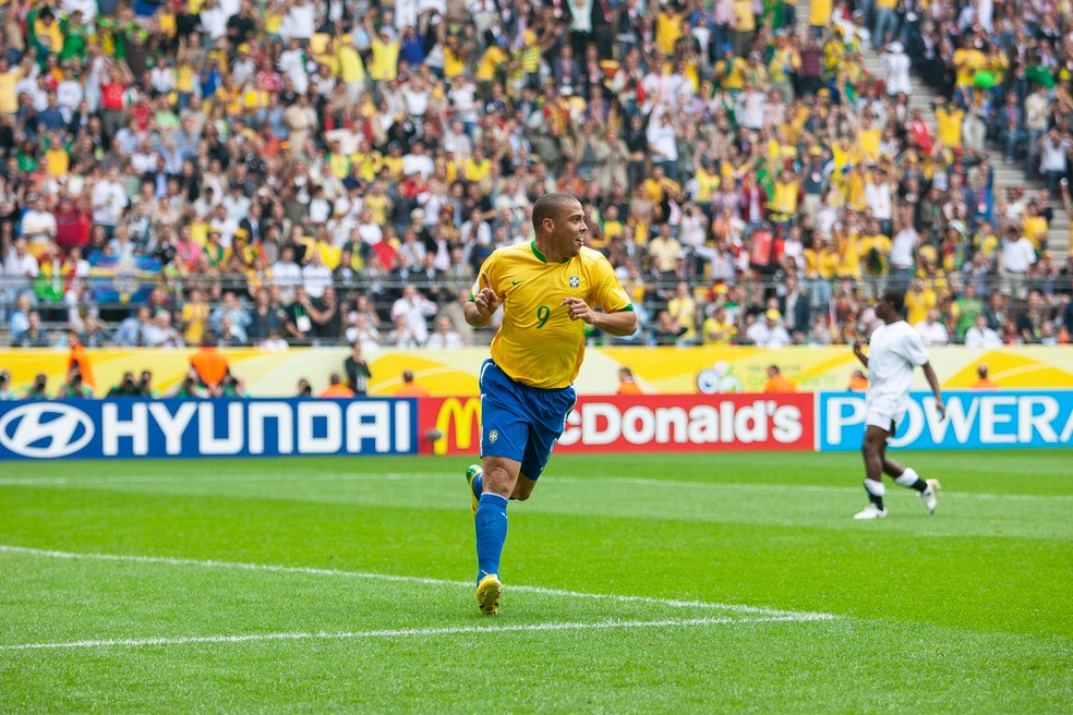 Ronaldo comemorando 15º gol em Copas