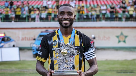 Torcedores do Volta Redonda homenageiam Bruno Barra com bandeira: "Ele é a torcidasporting bet bonuscampo"