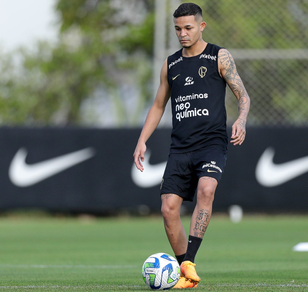 Adson em treino no Corinthians — Foto: Rodrigo Coca/Ag. Corinthians