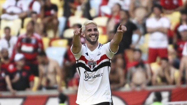 Calleri comemora gol marcado na final da Copa do Brasil em São Paulo e Flamengo