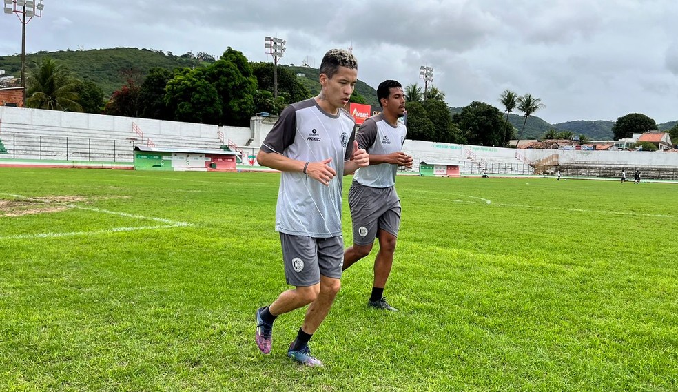 Yamada e Bocão durante treinamento no ASA — Foto: Ascom/ASA
