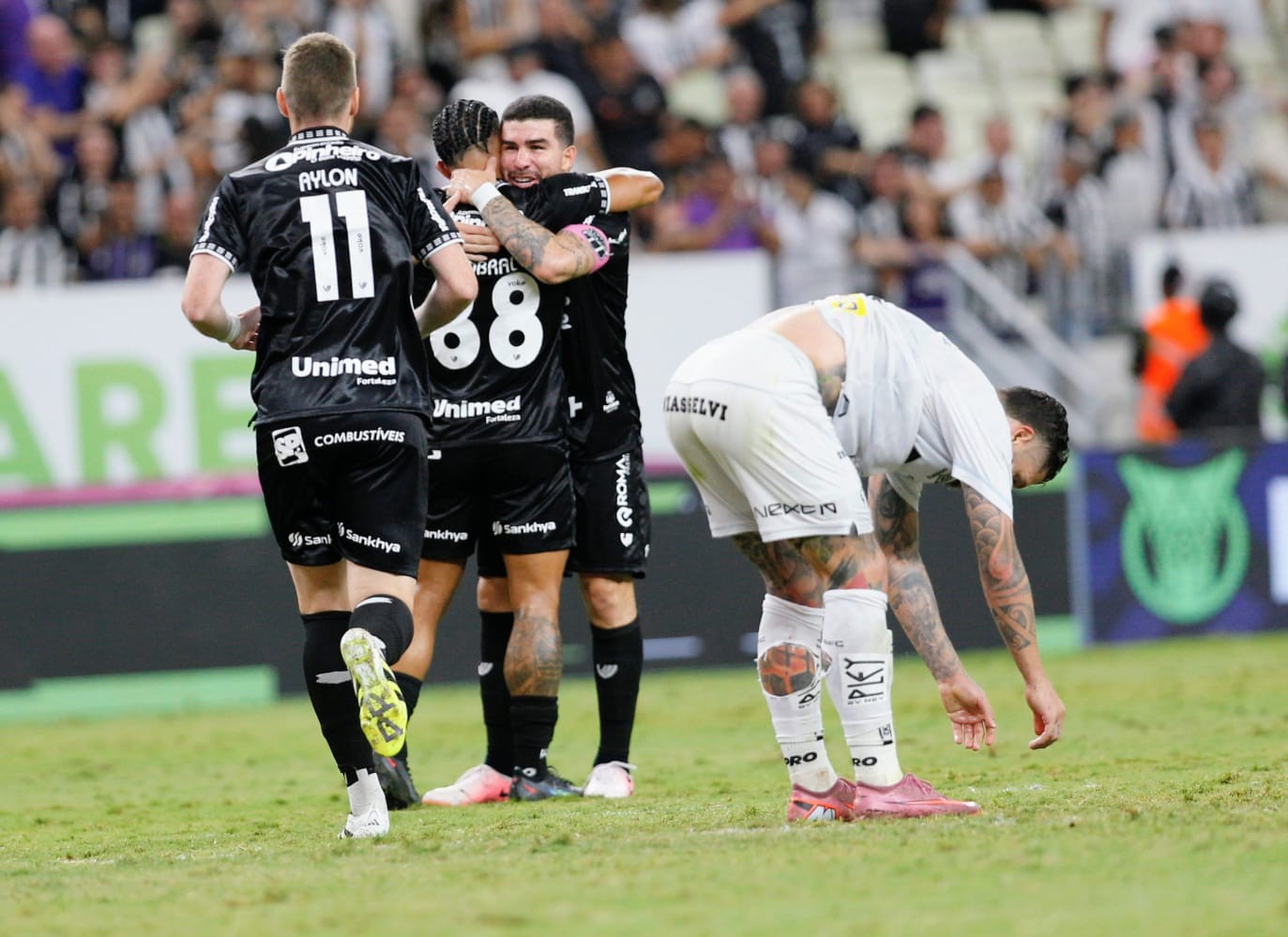 Bastidores: Condé e elenco citam torcida como combustível 