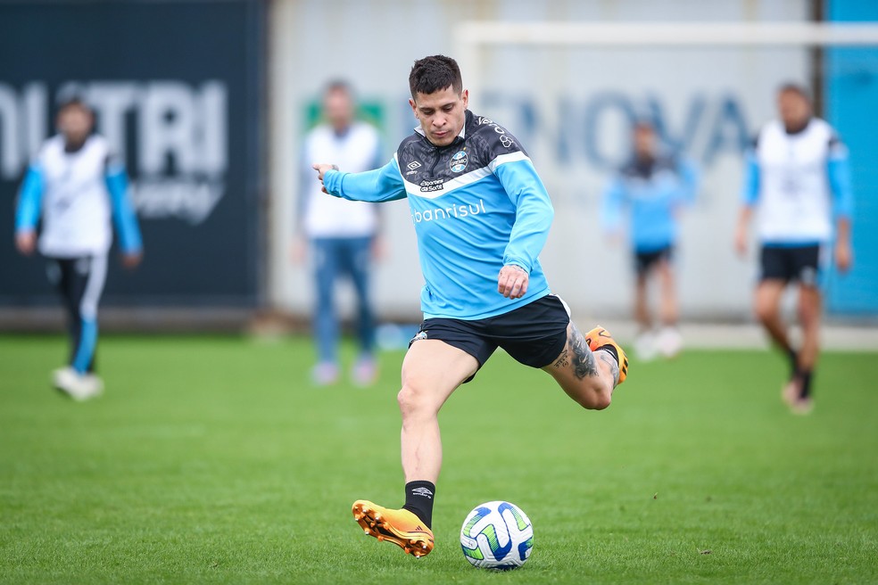 Juan Iturbe em treino do Grêmio — Foto: Lucas Uebel/Grêmio