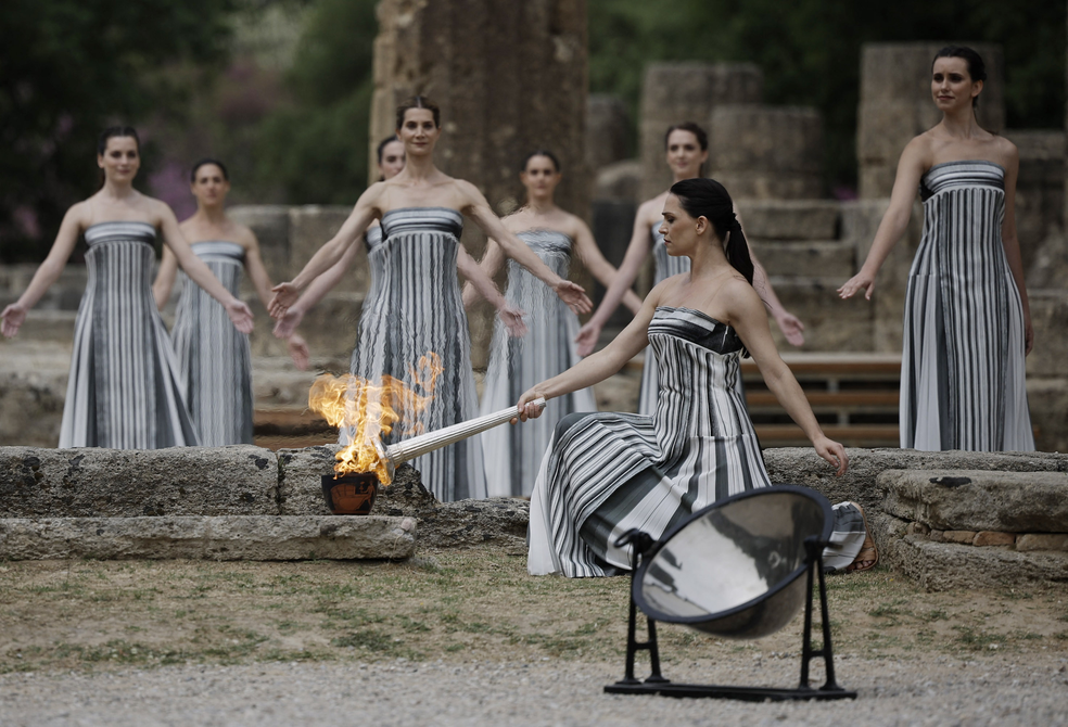 Chama olímpica é acesa na Grécia — Foto: REUTERS/Alkis Konstantinidis