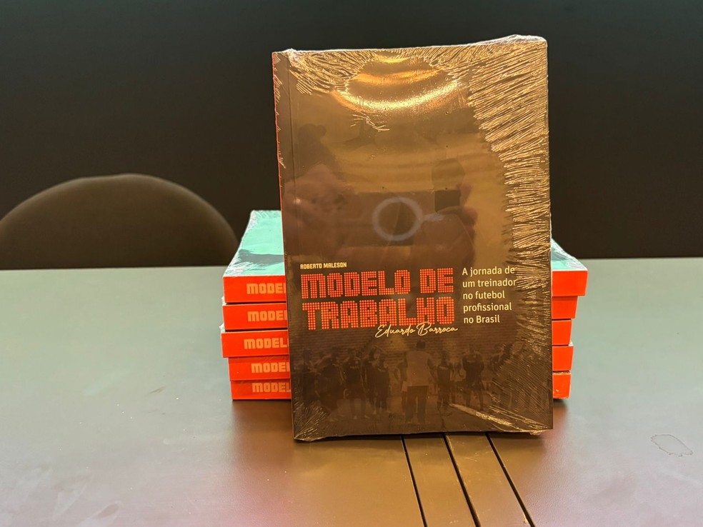 Técnico do CRB, Barroca lança livro em Maceió — Foto: Denison Roma/Ge