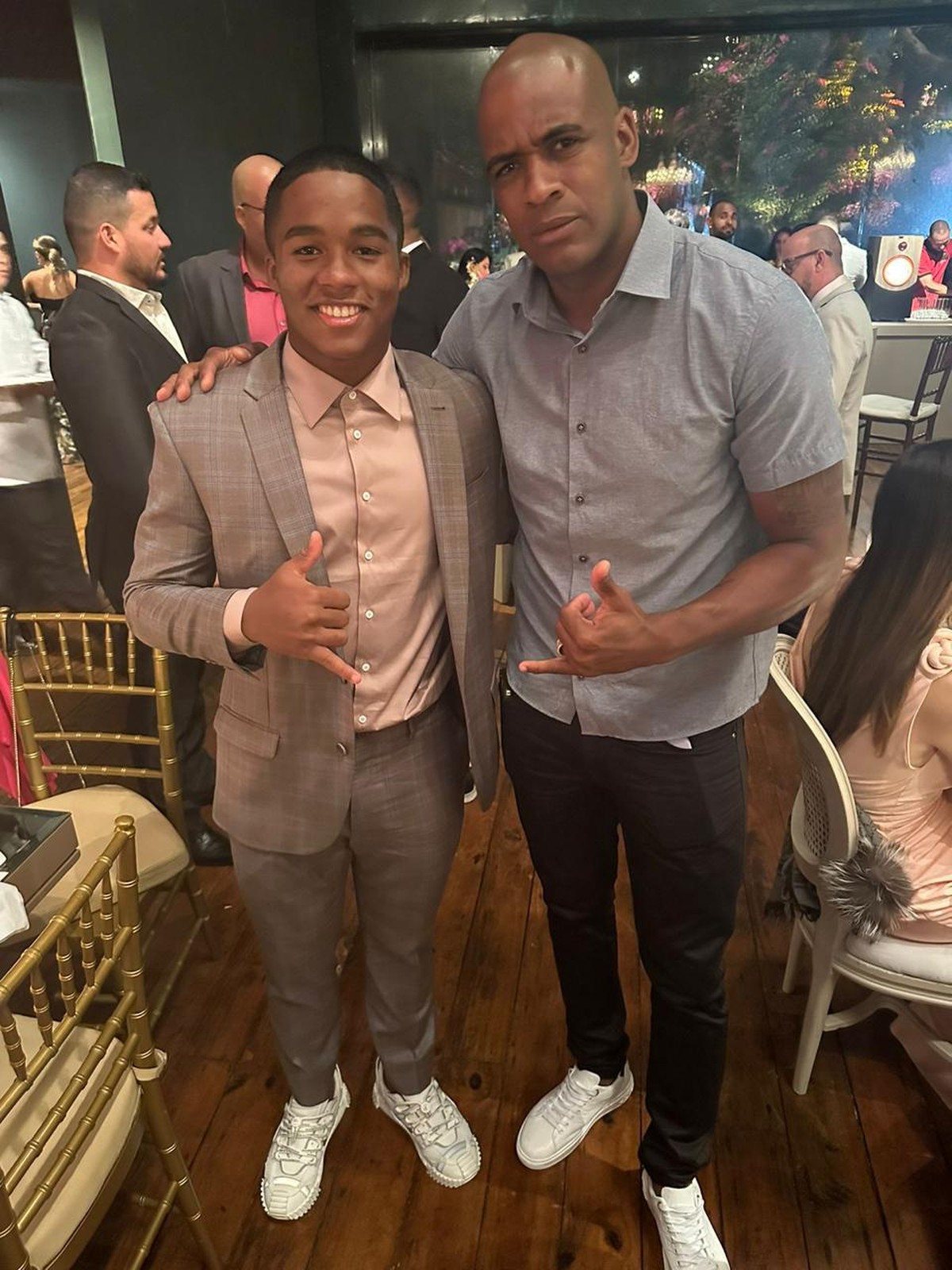 Jailson recebe convite para colaborar com talento promissor Endrick no futebol.