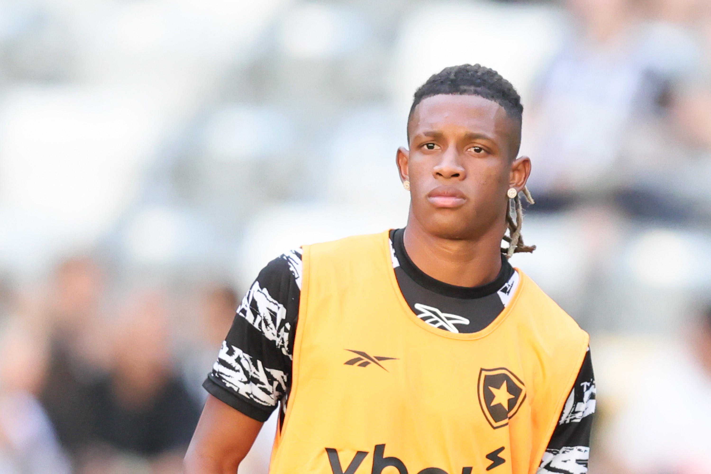 Danilo é afastado pelo Botafogo  | Ge