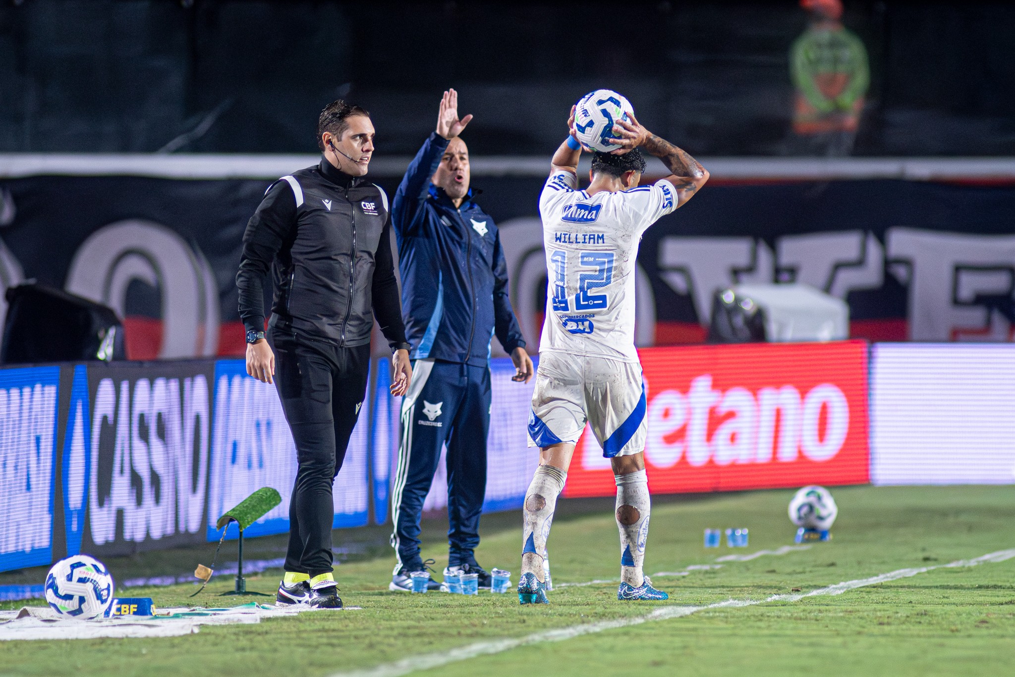 Treinador do Cruzeiro reclama do gramado e questiona expulsão de Eduardo: 