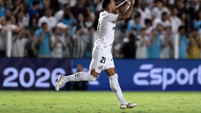Moisés comemora gol do Santos contra o Atlético-MG