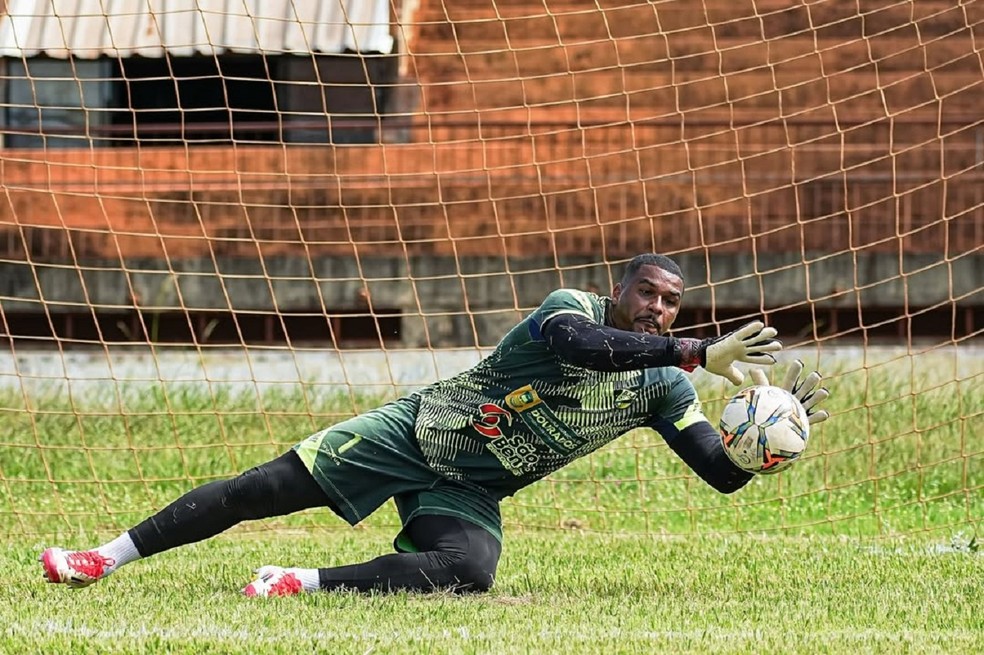 Elissom, goleiro ex-Cruzeiro e do Dourados para 2026 — Foto: Marcelo Berton/@berton_shots_jpn