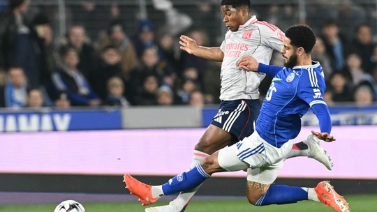 Técnico do Lyon admite conversar com Endrick após derrota, mas diz: "Não devemos dramatizar"