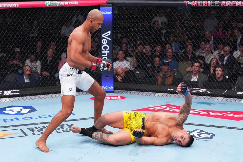 Gregory Robocop nocauteia Brunno Hulk no UFC 326 — Foto: Jeff Bottari/Zuffa LLC