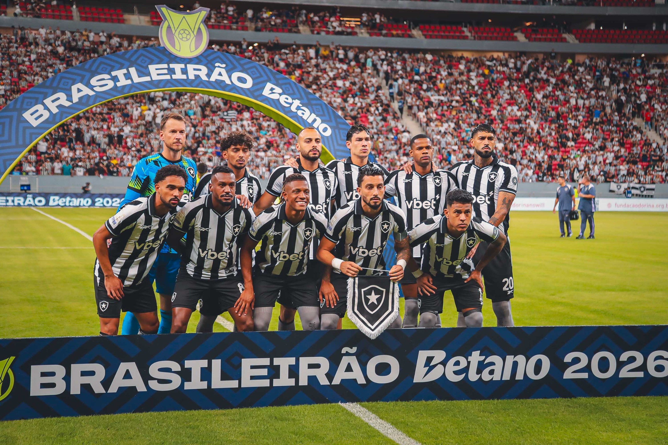 Botafogo empata com Internacional e Barboza é criticado