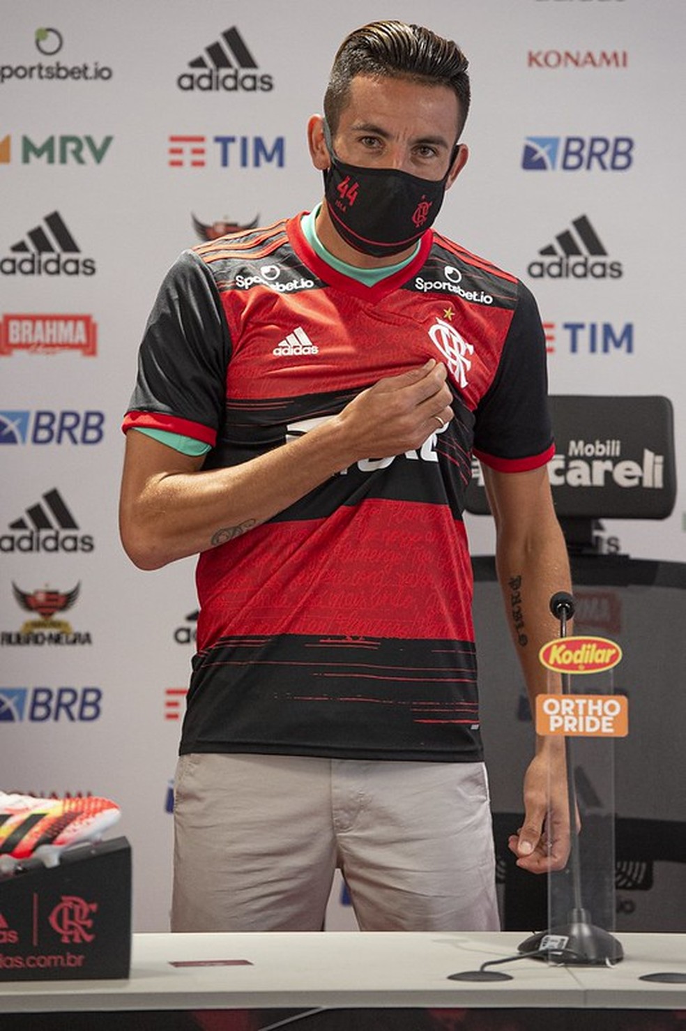 Isla em apresentação no Flamengo em 2020 — Foto: Alexandre Vidal / CRF