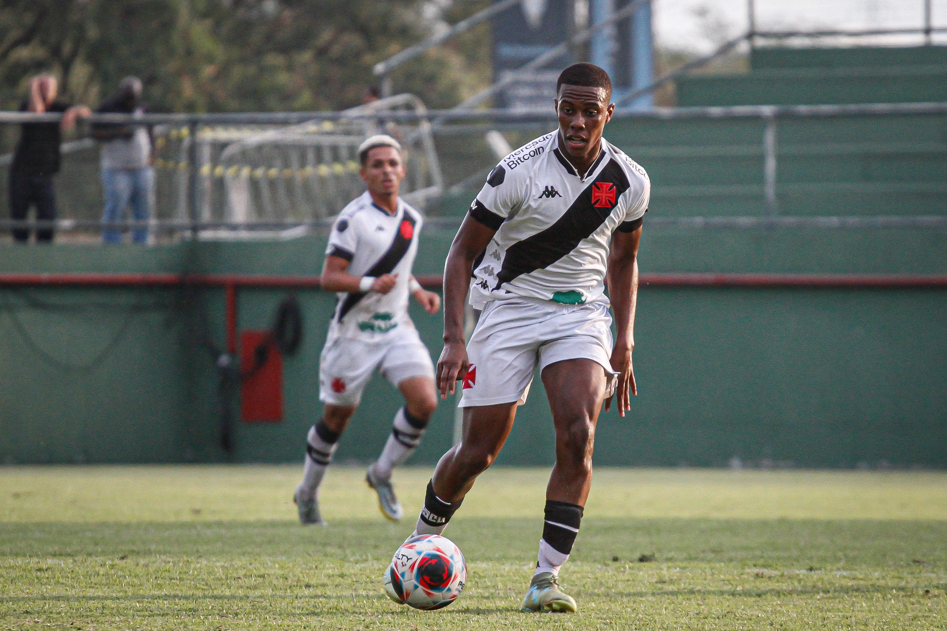 Vasco acerta empréstimo de Lucas Eduardo para o Cuiabá