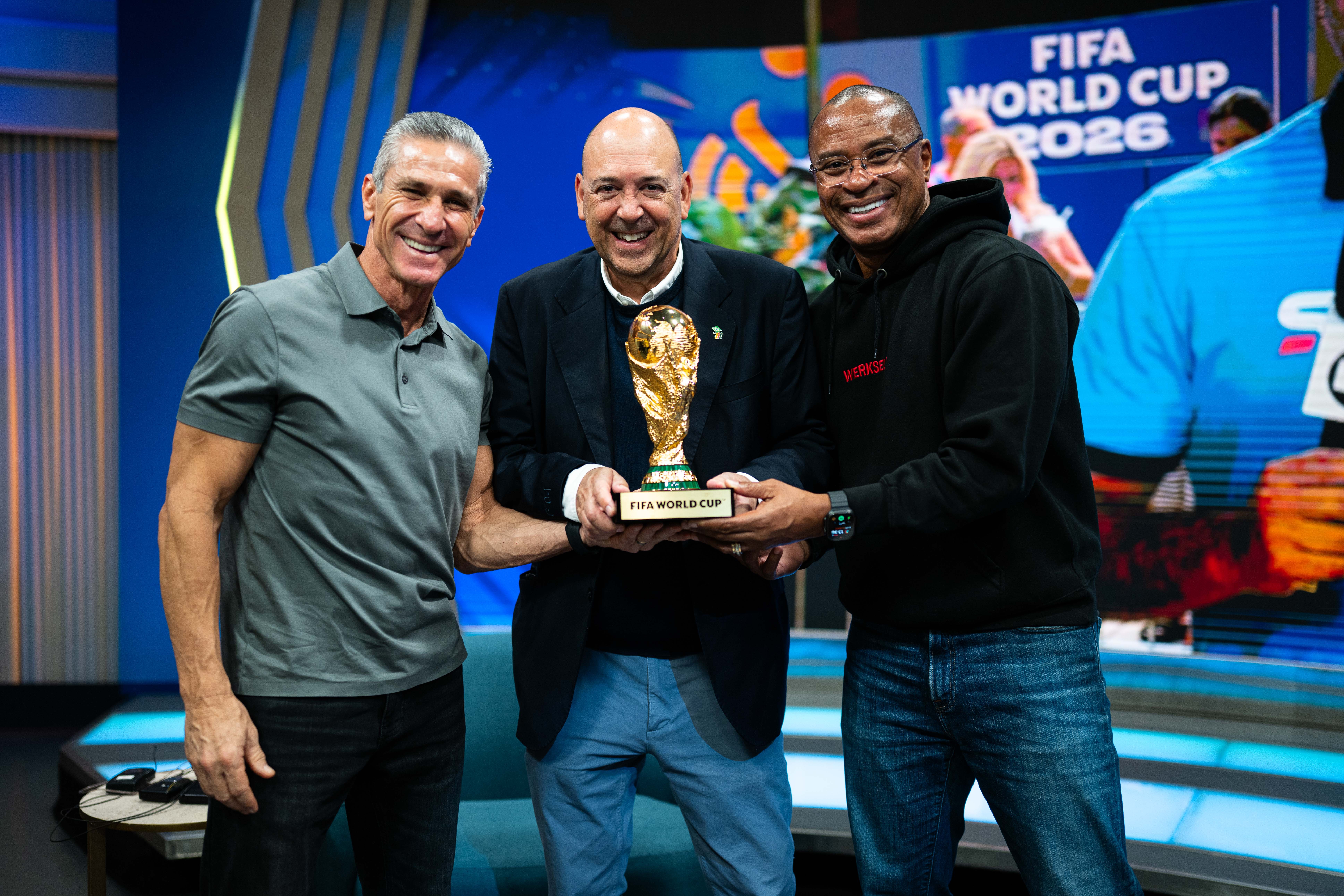 CEO do Bayer Leverkusen visita o Brasil e é recebido por Jorginho e Paulo Sérgio