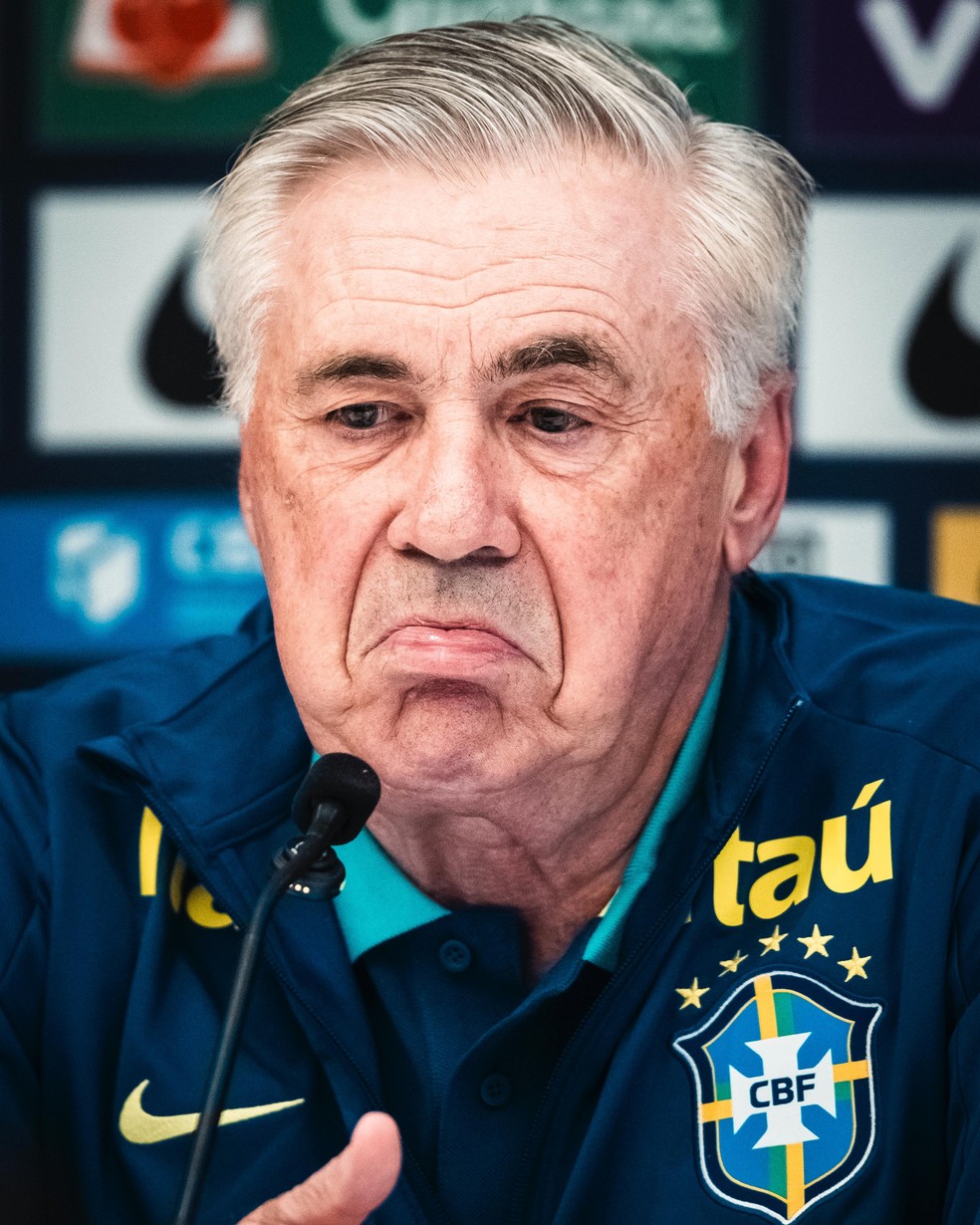 Carlo Ancelotti em entrevista coletiva em Guayaquil  Foto: Lo Sguaabia/ Canal Wamo