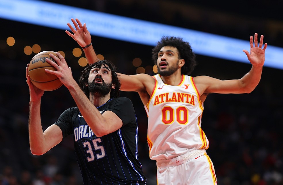 Orlando Magic e Atlanta Hawks se enfrentam no play-in do Leste — Foto: Kevin C. Cox/Getty Images
