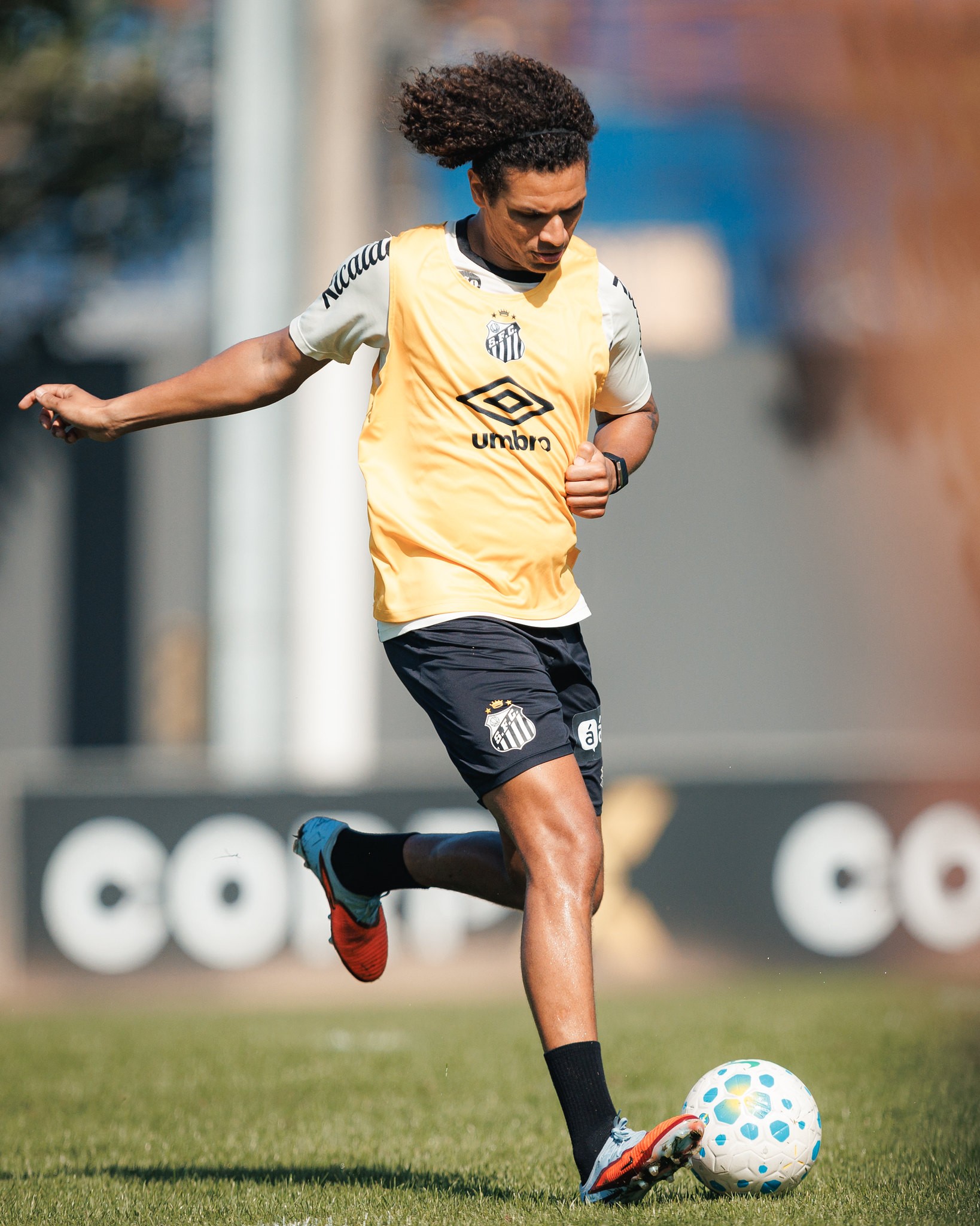 Treino do Santos: Arão trabalha com o elenco; Igor Vinícius e Gabriel Bontempo seguem em transição