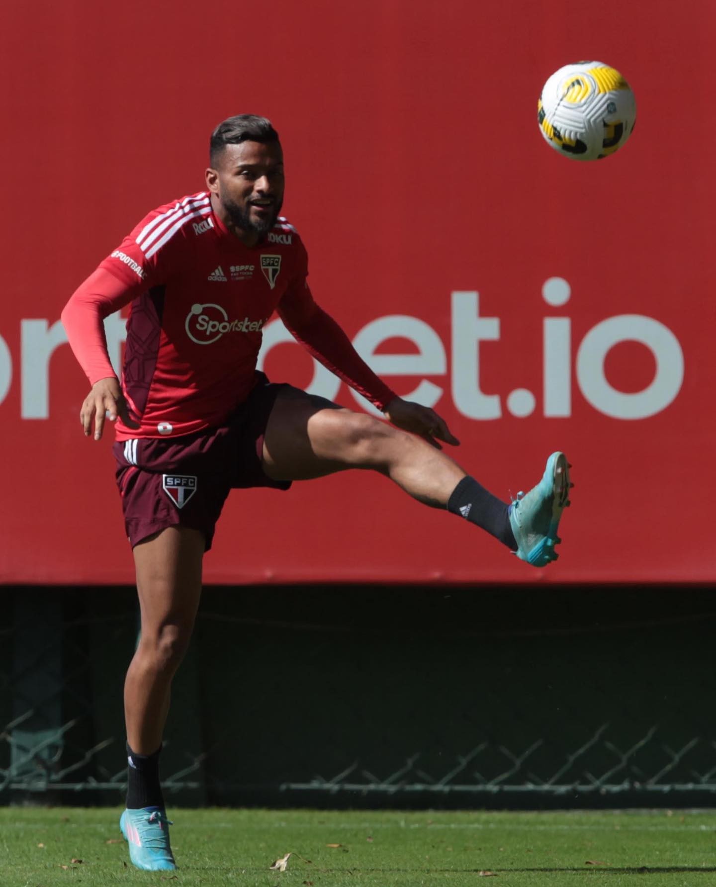 Reinaldo completa 350 jogos, mas tem tem futuro incerto no São Paulo | Ge