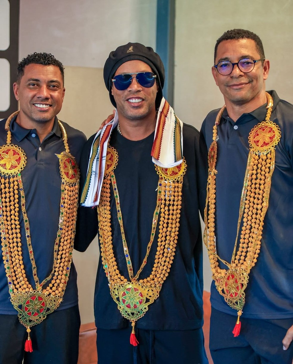 Kleberson, Ronaldinho e Gilberto Silva em Chennai, na Índia — Foto: Brazil Soccer Academy