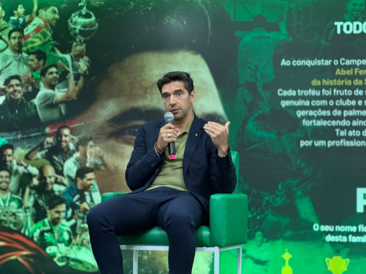 Abel Ferreira recebe homenagem do Palmeiras e revela desejo de reconquistar a Libertadores