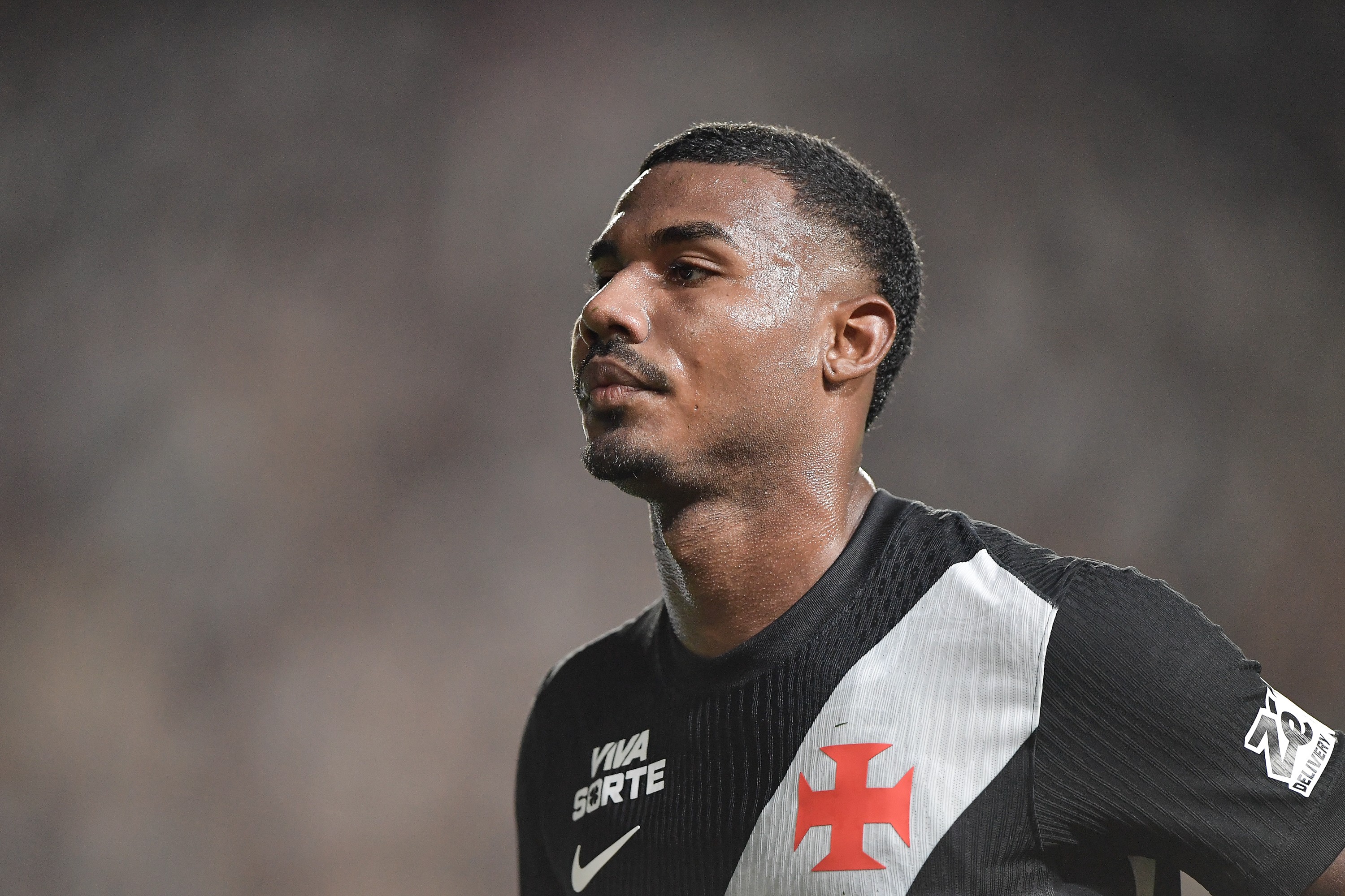 Cuiabano fica de fora e Vasco se prepara para duelo decisivo contra o Vitória