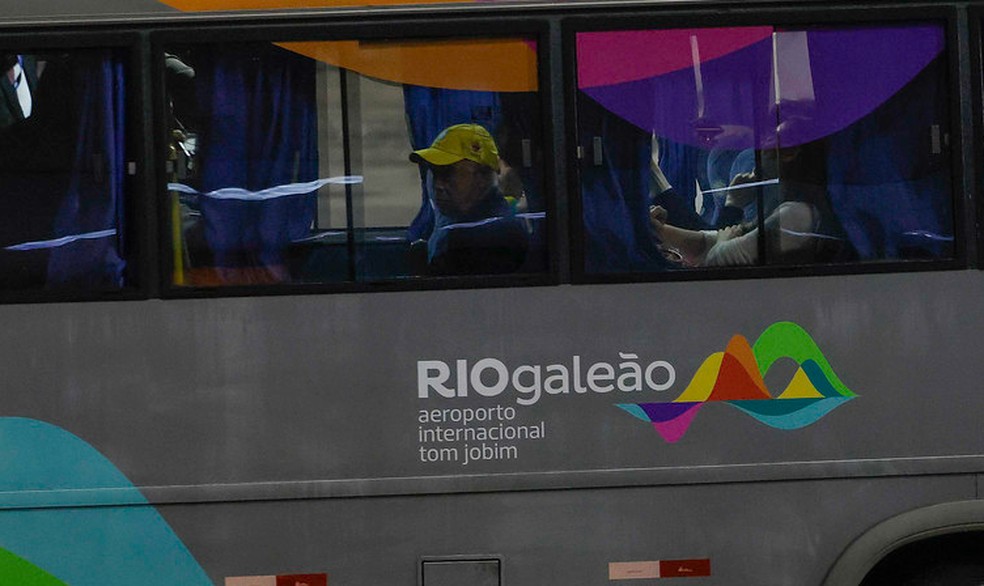 Carlo Ancelotti em chegada ao Rio de Janeiro — Foto: Rafael Ribeiro/CBF