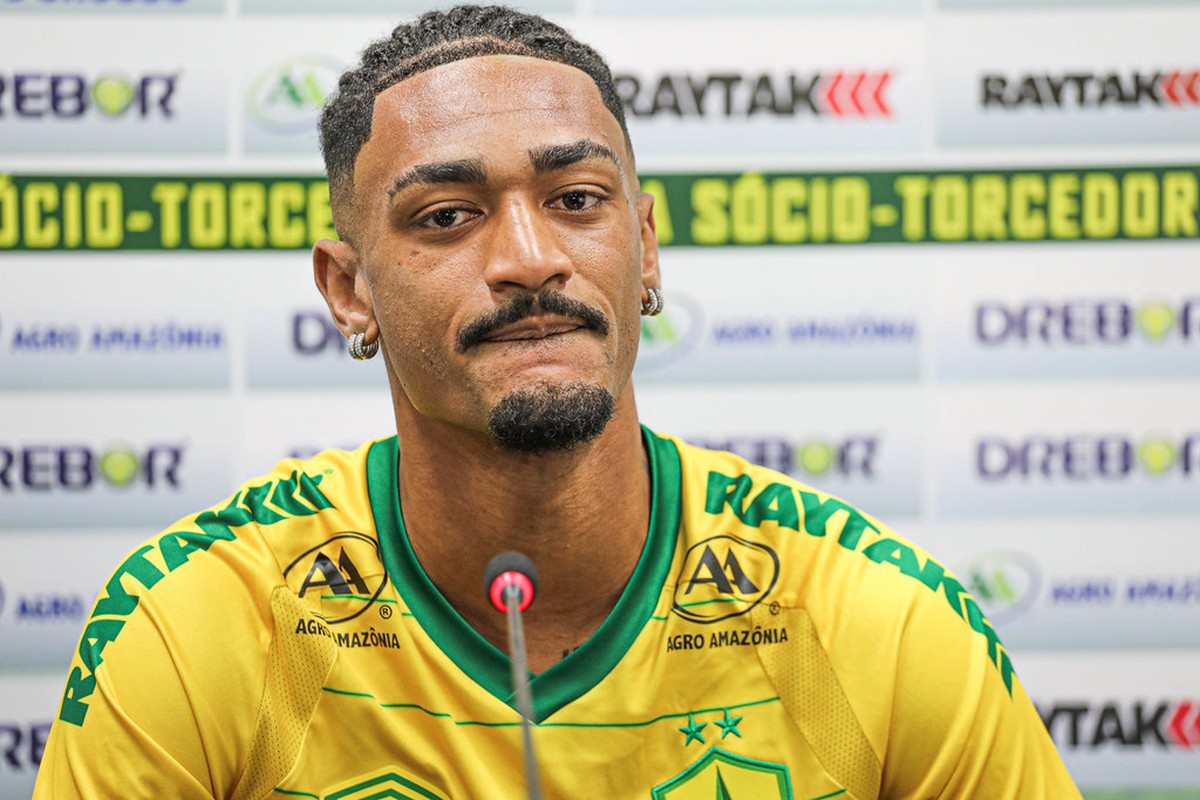 No Cuiabá, Derik Lacerda revela amizade com Deyverson e chora ao falar